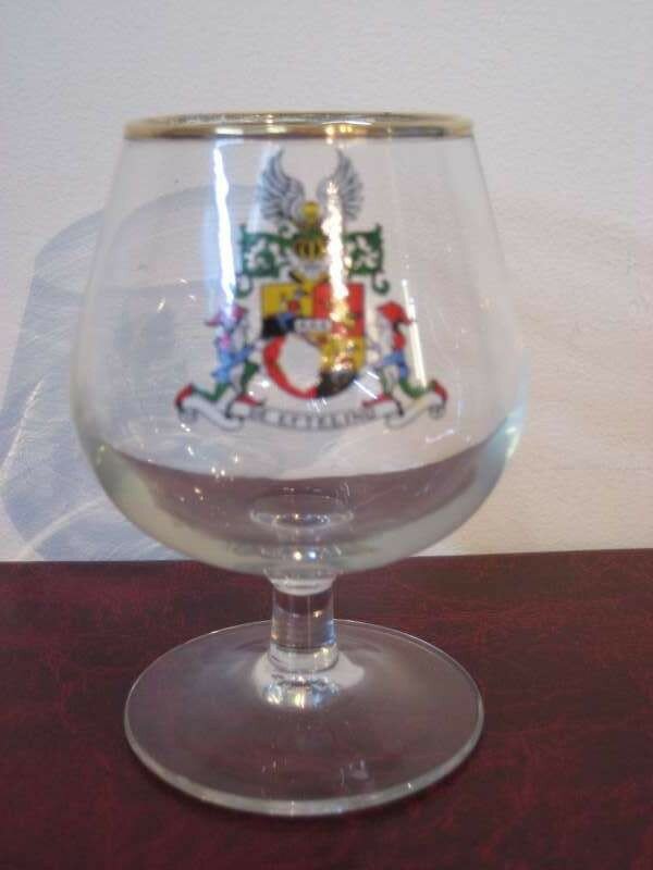Glas met wapenschild (klein cognacglas)